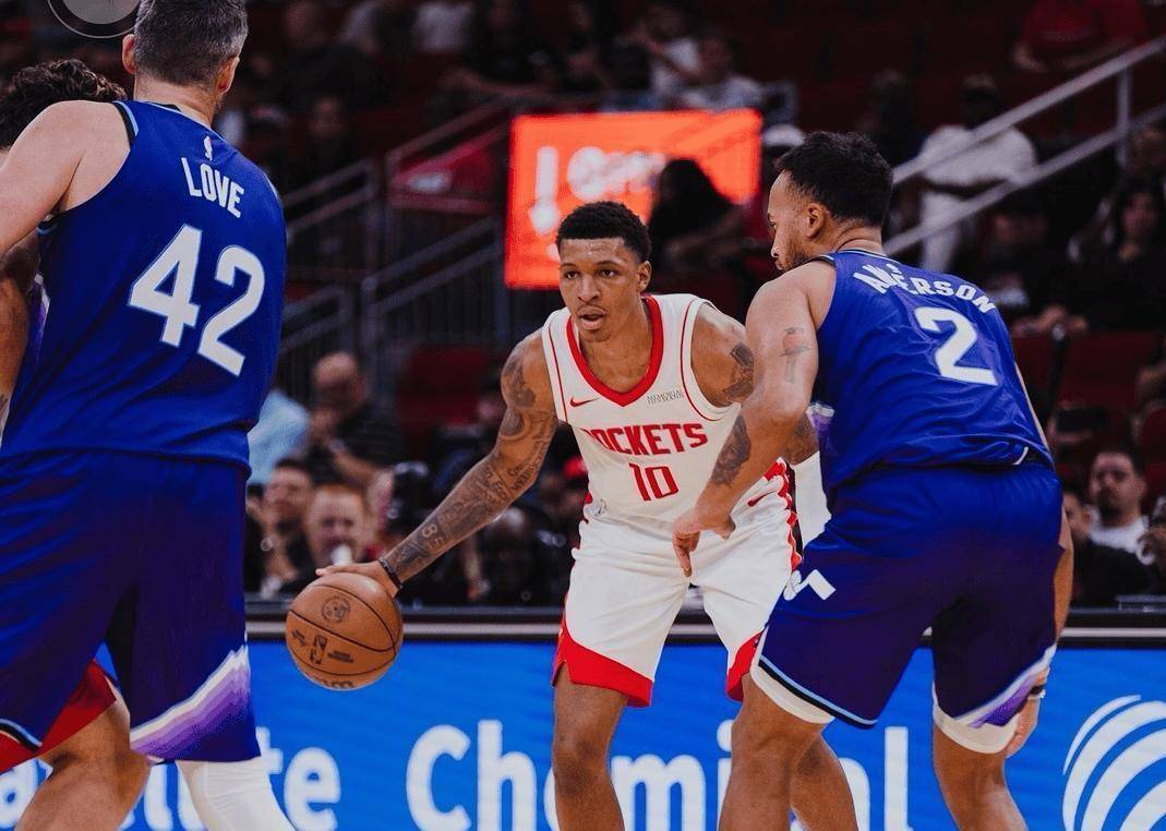 赛地聚焦——社区盾加时末段热度飙升，休斯敦火箭调整名单，球迷炸锅，团队化学反应显著