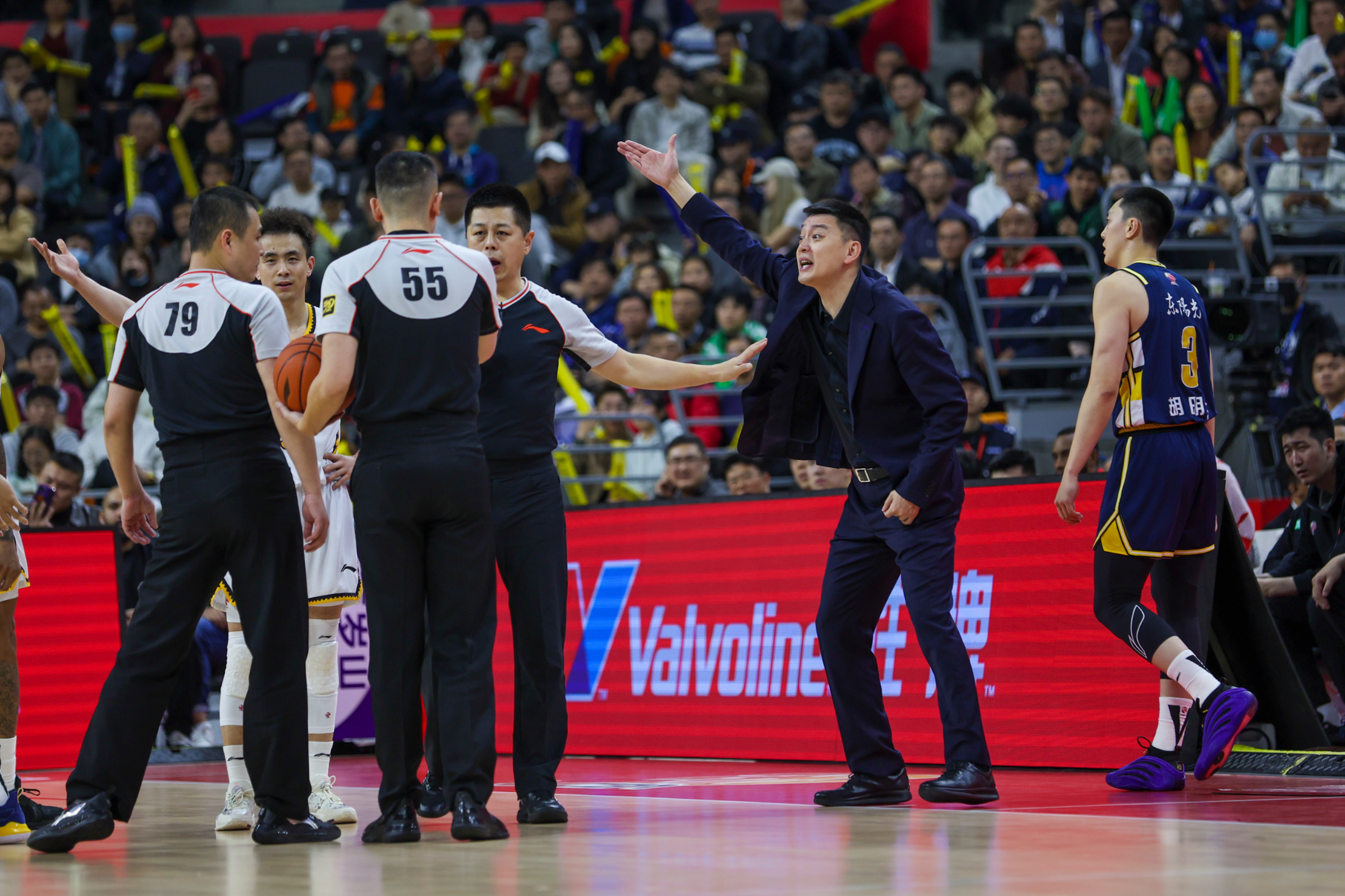 aiyouxi-关于关键时刻突围战来临，深圳男篮围绕社区盾复出首秀，态度坚定，球队文化再被提及的信息