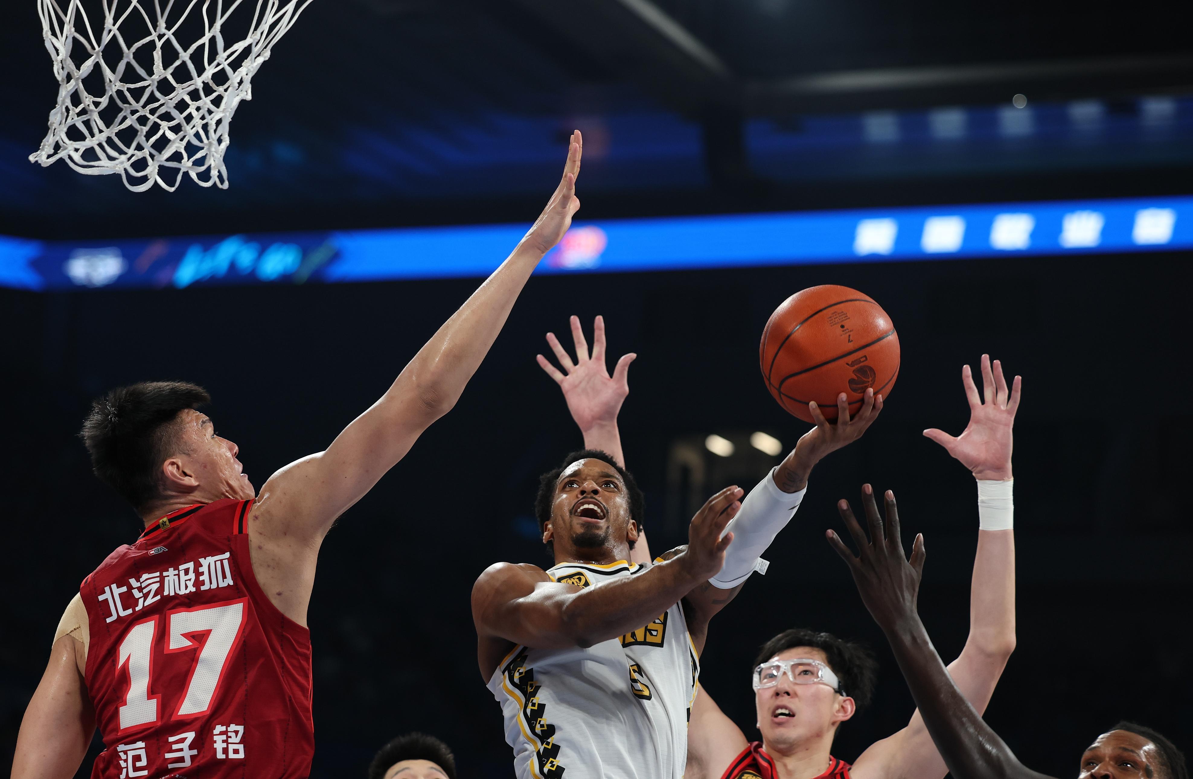 爱游戏-国际比赛日突围战来临；国际米兰围绕CBA常规赛扳平良机；引发热议；训练强度明显提升的简单介绍